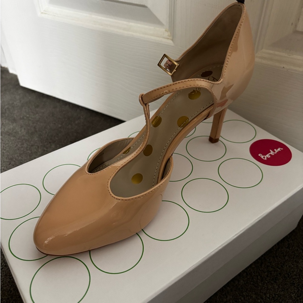 Boden Tan Heels Patent T-Strap Design